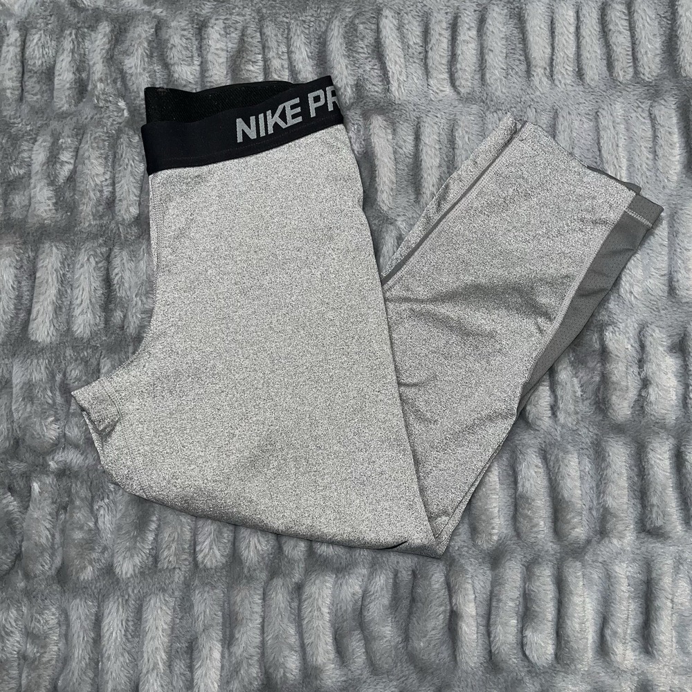 NIKE PRO Women's Small Training Yoga/Gym/Run Capris-Grey/Black 938753-021